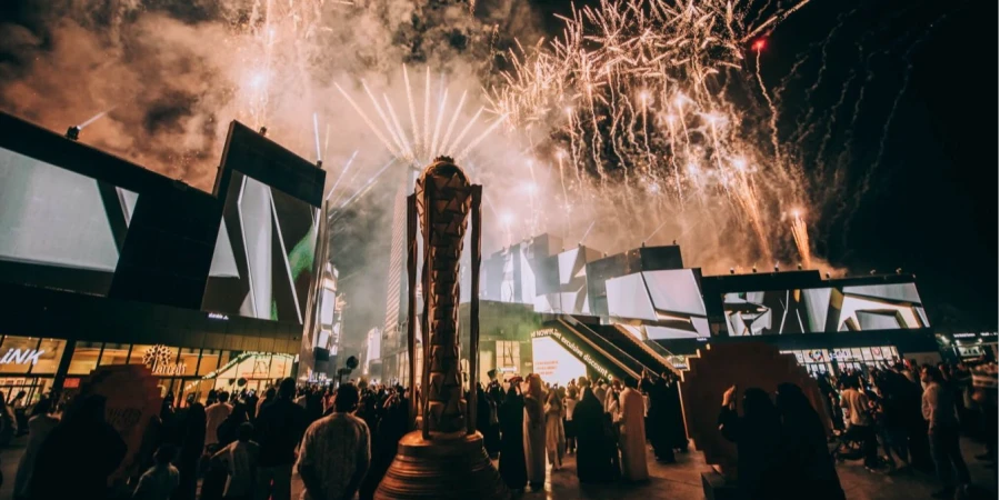 Фанаты раскритиковали Esports World Cup 2025 из-за цензуры, пересадок зрителей и отсутствия воды