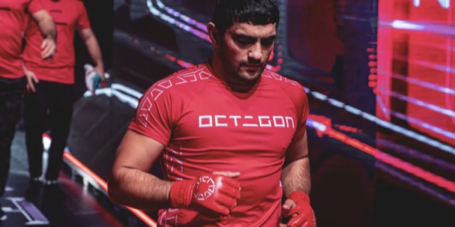 Жесткий нокаут в кровавом бою произошел на турнире OCTAGON 66