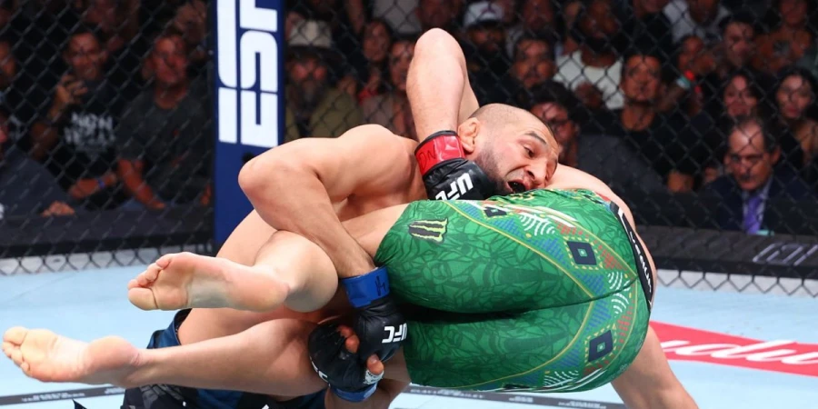 Хамзат Чимаев назвал следующего соперника для защиты титула UFC