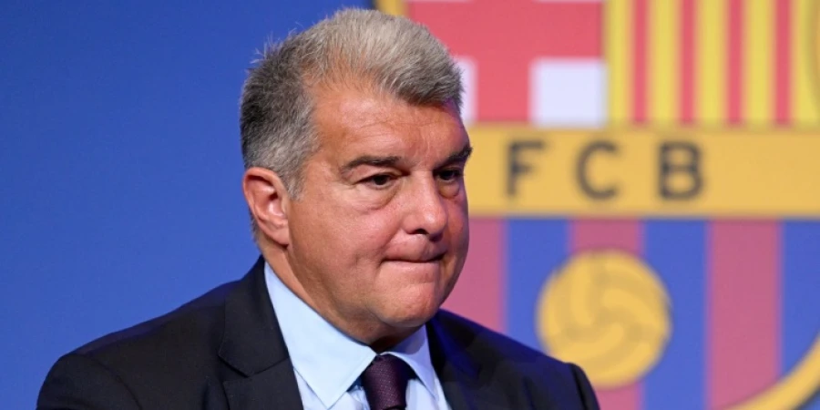 Лапорта ушел в отставку ради нового срока в «Барселоне»