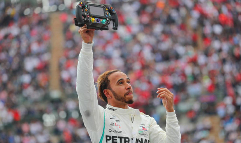 Льюис Хэмилтон досрочно стал чемпионом Формулы-1