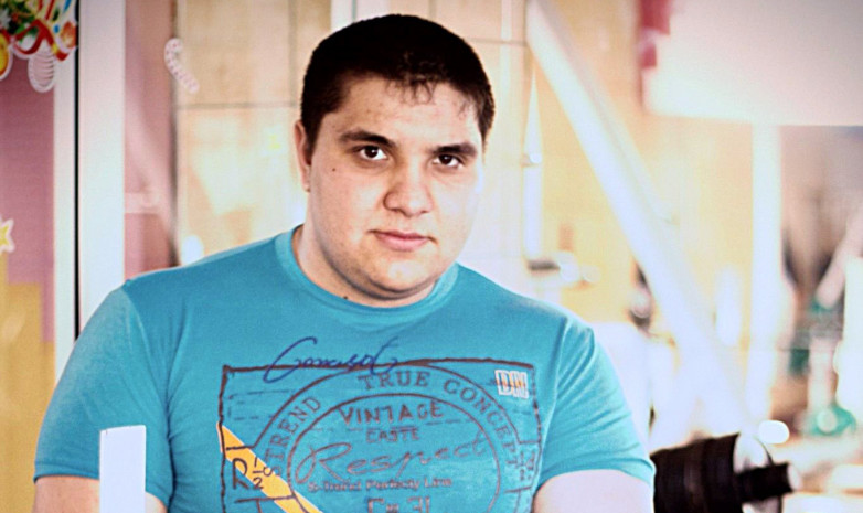 Казахстанский пауэрлифтер принял участие в шоу «Дневник хача», чтобы спасти отца