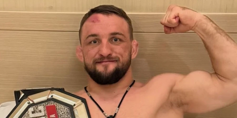Владислав «Белаз» Ковалев "топит" за чемпиона в титульном бою UFC