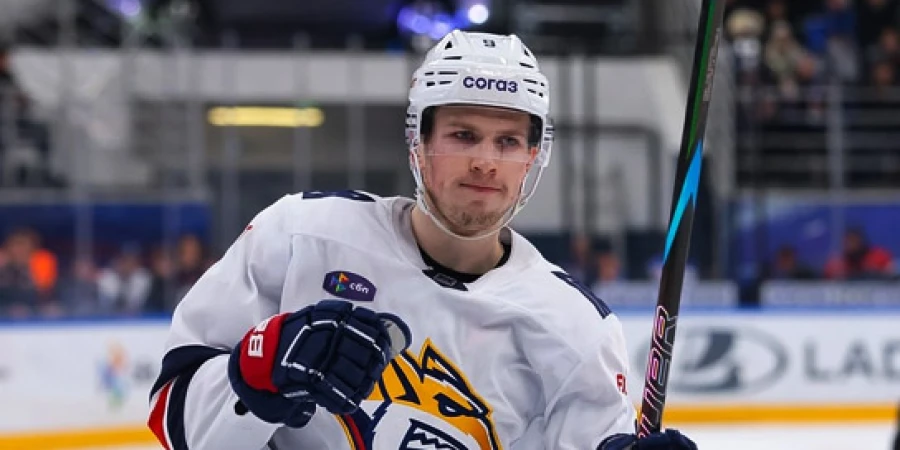 Казахстанский защитник Орехов сделал счет разгромным в уральском дерби. ВИДЕО