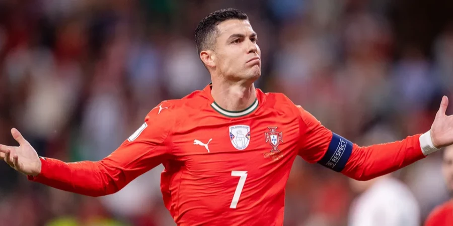 Наставник сборной Ирландии поделился, о чем беседовал с Роналду после его удаления в отборочном матче ЧМ-2026