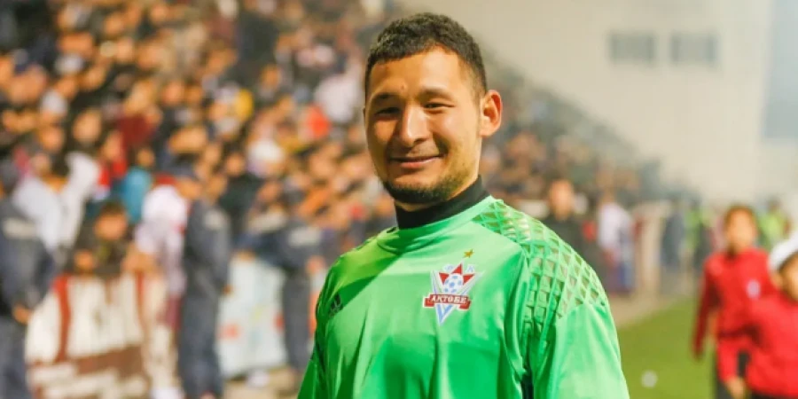 Самат Отарбаев продлил контракт в Китае