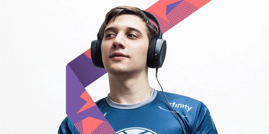 Артур Arteezy Бабаев: «Как я справляюсь с токсичными игроками? Стараюсь фокусироваться на себе»