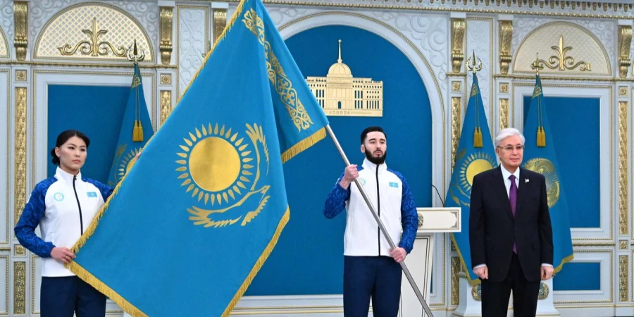 Мемлекет басшысы Олимпиада құрамасының ту ұстаушыларына Мемлекеттік туды табыстады