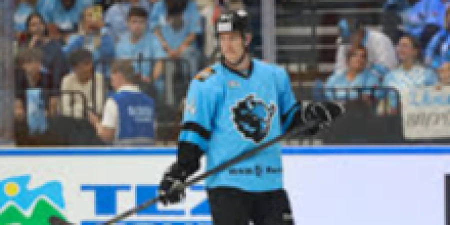 Женатый на красавице-казашке экс-защитник «Барыса» Диц поучаствовал в очередном избиении конкурентов Астаны в КХЛ