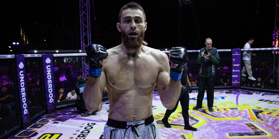 Чемпион из России одержал победу сабмишеном на OCTAGON 86