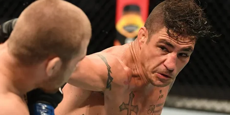 Боец UFC устроил стрельбу из окна машины