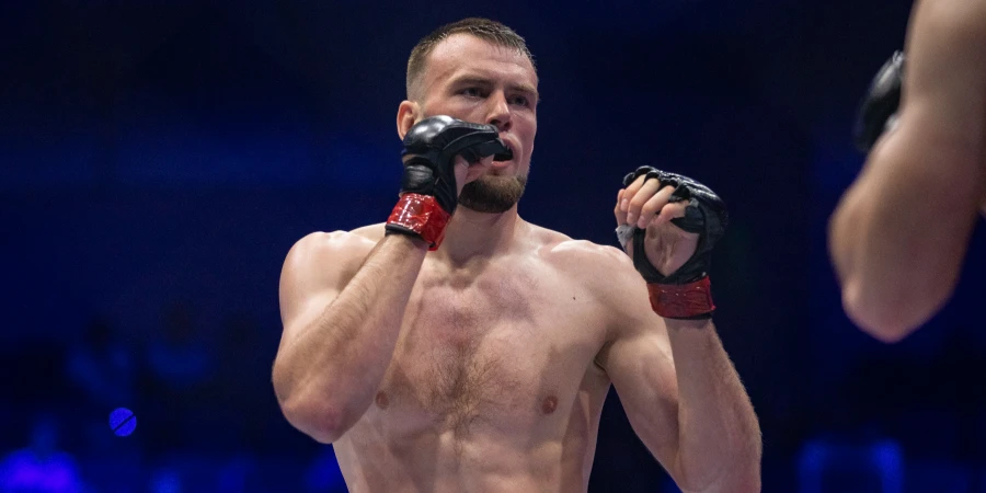 Чемпионский бой на турнире OCTAGON 85 получил неожиданную развязку