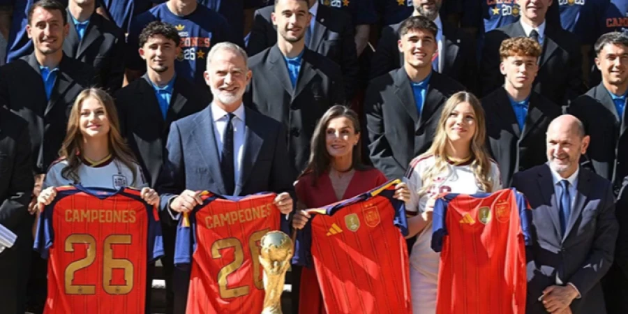 Испанцы показали новую форму после финала чемпионата мира