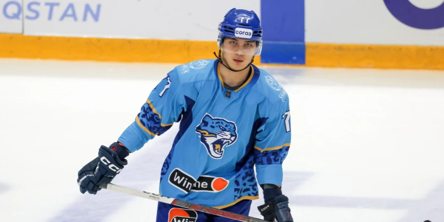 Молодой казахстанский форвард столичного «Барыса» на славу "отдежурил" на "пятаке". Видео