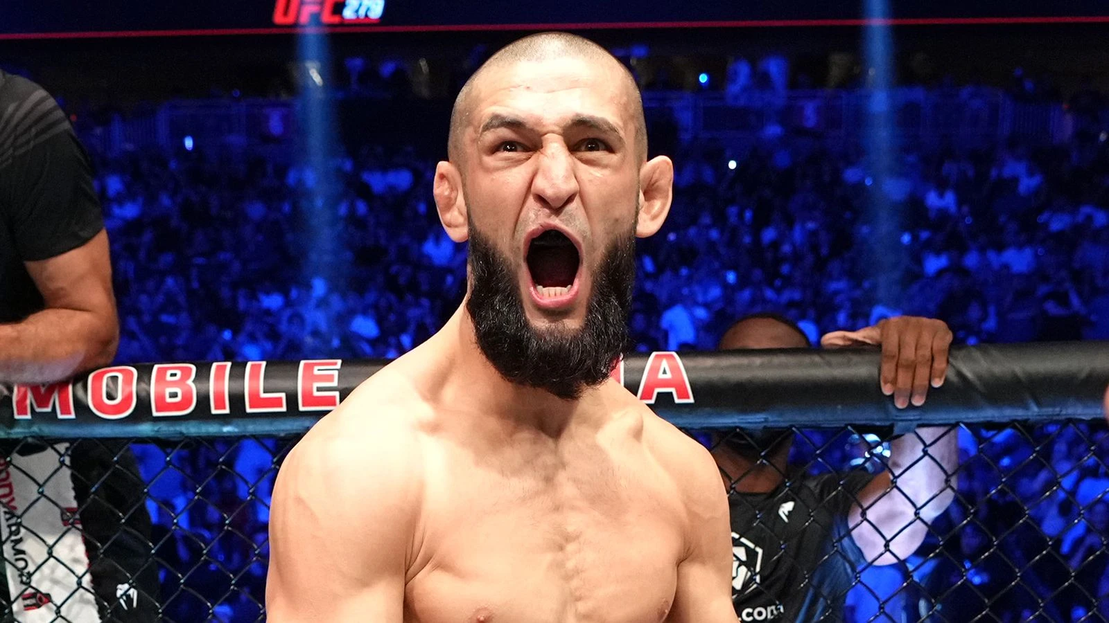 «Сумасшедшие люди стучат тебе в дверь». Российский боец UFC пожаловался на жизнь в Швеции