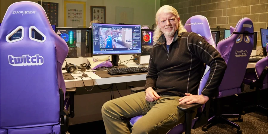 Популярные стримеры потребовали уволить генерального директора Twitch Дэна Клэнси