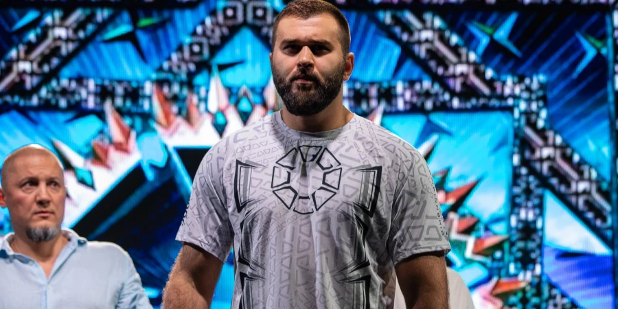 Тяжеловесы выступили в главном карде турнира OCTAGON 75