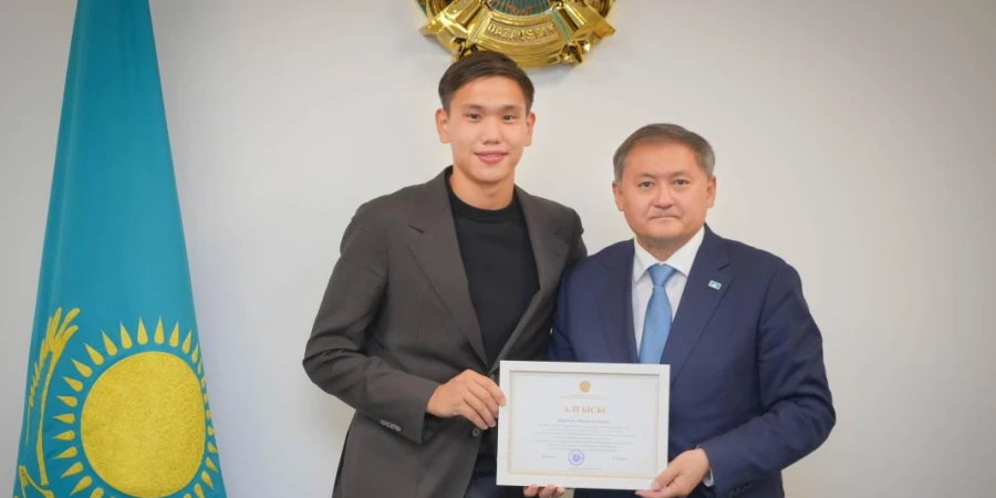 Шерхан Қалмырзаға ректорлық білім беру гранты берілді