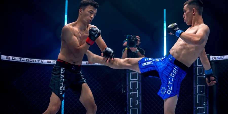 Қазақ файтері өзбекстандық қарсыласын жеңді