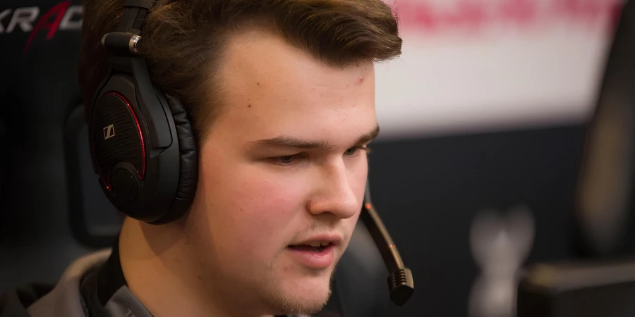 KheZu — о лейнинге в Dota 2: «Ранняя стадия решает все»
