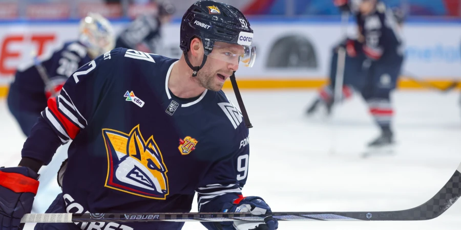 В клубе, где играют экс-лидеры «Барыса», объяснили расставание с известным хоккеистом