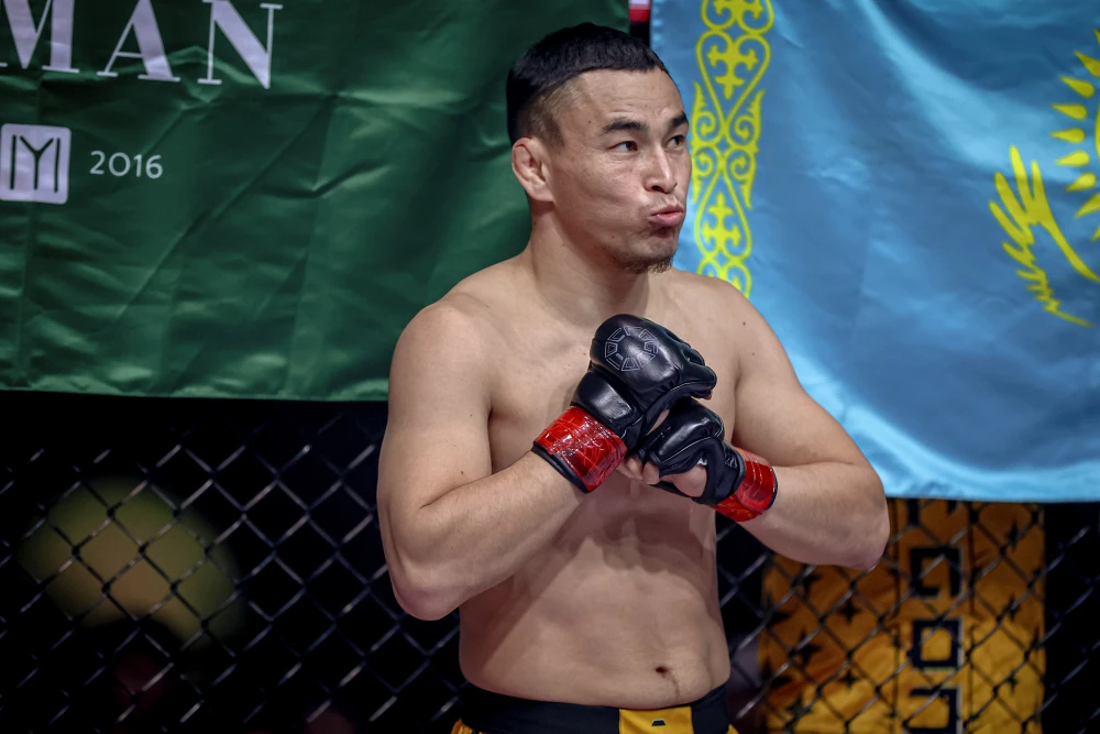 Боец из Казахстана встретится с небитым узбеком на турнире в Ташкенте