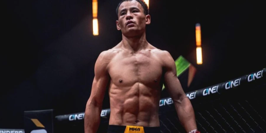 Жетписбай не оставил шансов россиянину на турнире в Алматы