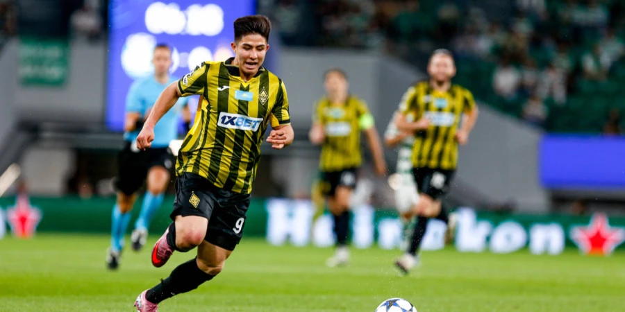 «Кайрат» уверенно начал игру с «Астаной» — уже 2:0. ВИДЕО