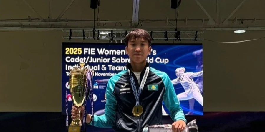 Фехтовальщик Айбар Кайым завоевал "золото" этапа Кубка мира среди кадетов