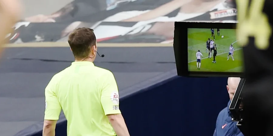 Наставник «Фулхэма» раскритиковал арбитра после поражения от «МЮ»