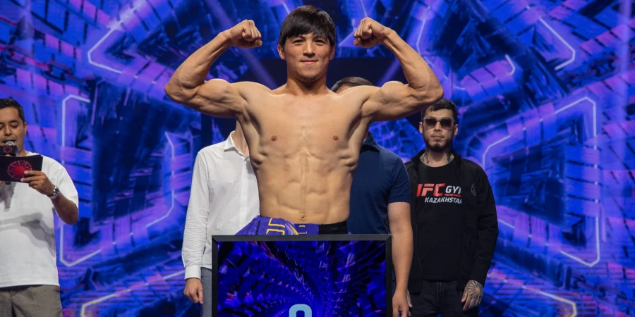 Настоящее зрелище закатили бойцы в дебютном поединке на OCTAGON 73