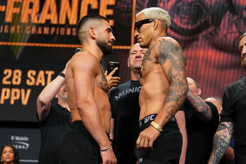 Чарльз Оливейра сделал заявление после тяжелого нокаута от Топурии на UFC 317