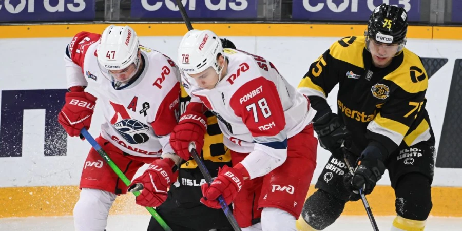 Победивший обладателя Кубка Гагарина клуб, возглавил Западную конференцию