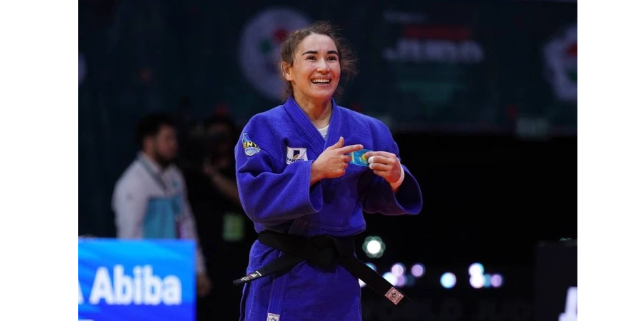 Лидер сборной Казахстана завоевала историческую серебряную медаль чемпионата мира