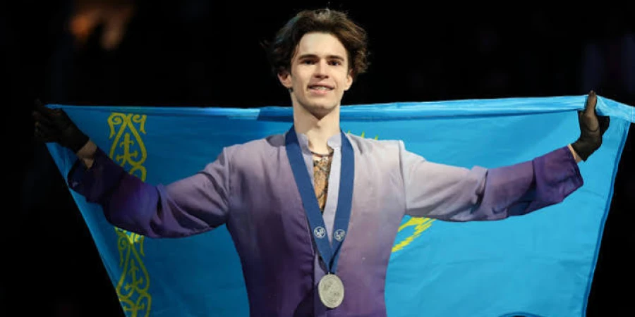 Олимпийский чемпион из Казахстана вошел в состав звездного ледового шоу