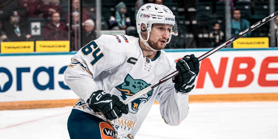 Казахстанский хоккеист из КХЛ поделился нюансами соглашения