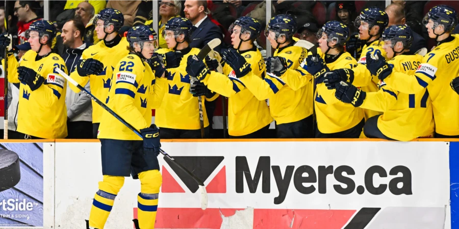 Сборная Швеции стала первым финалистом чемпионата мира-2026 по хоккею