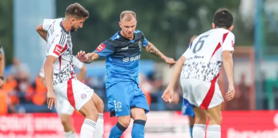 Игрок умудрился протаранить заправку