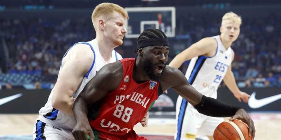 Сборная Португалии впервые в истории вышла в 1/8 финала EURO