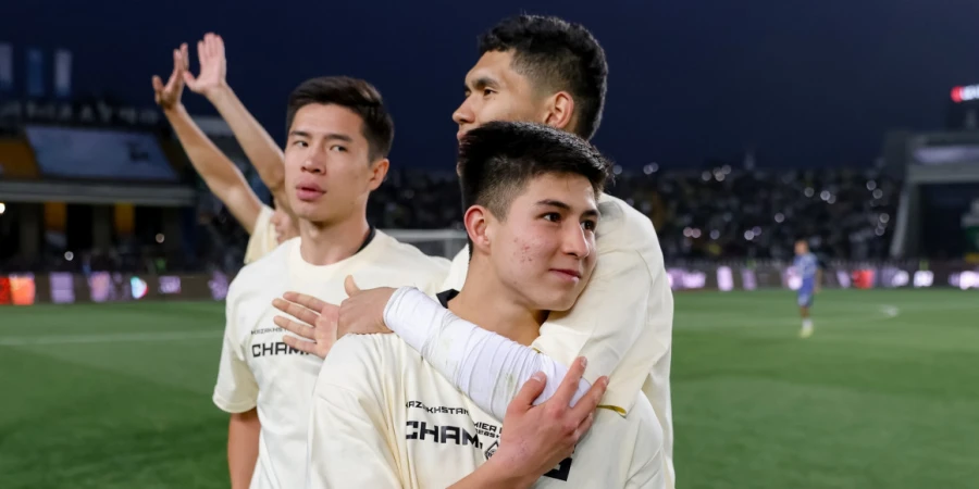 «Нет ни одного казаха». Сатпаев и Анарбеков расстроили юного фаната. Видео