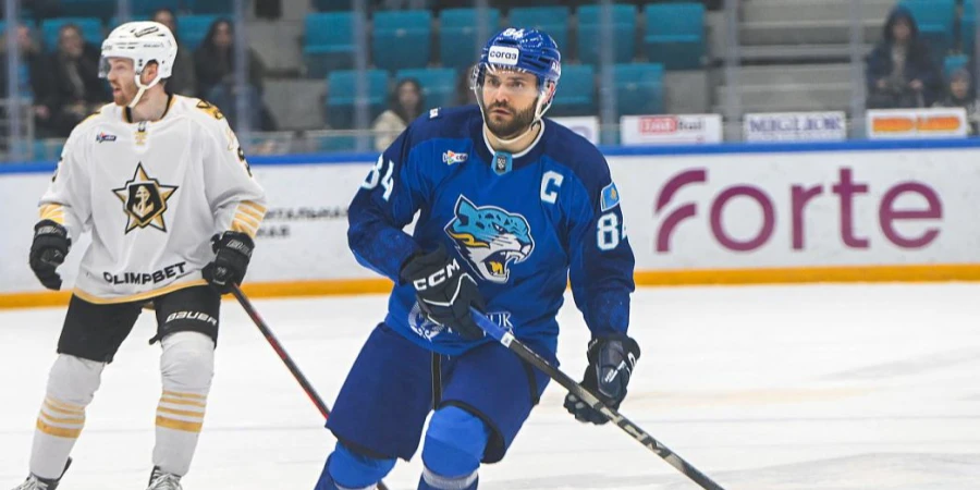 В клубе КХЛ нашли причины неудачного сезона звездного форварда в «Барысе»