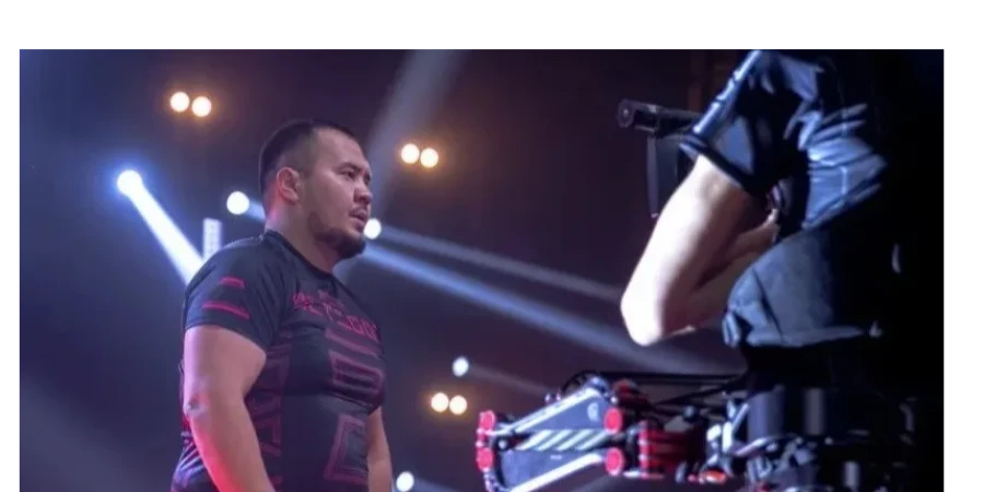 Казахстанский новичок не устоял перед «Нигерийским Халком» на Power Slap 17