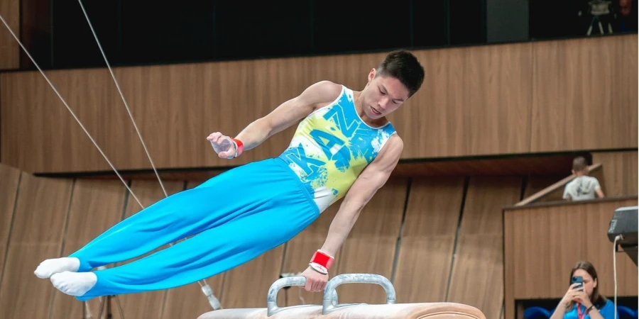 Казахстанский гимнаст вышел в финал этапа Кубка мира с первого места