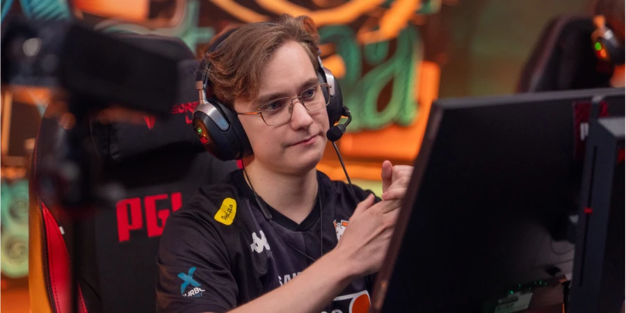 FL4MUS сообщил, что ищет новую команду по CS2