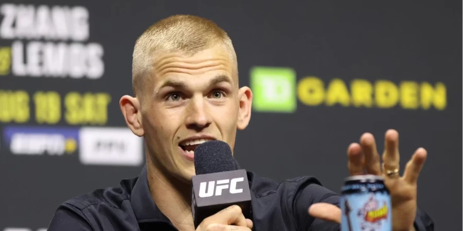 Боец UFC Иэн Гэрри поругался с репортером перед боем с Махачевым