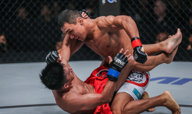 Қайрат Ахметов UFC-дің бұрынғы чемпионымен жекпе-жек өткізбек