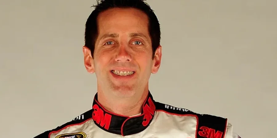 Раскрыта тайна страшной гибели легендарного гонщика и его семьи