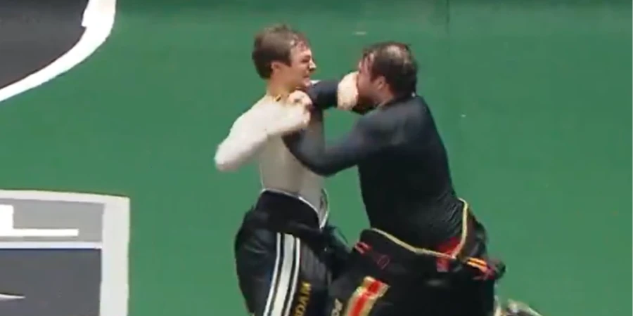 Вратари затеяли нереальный мордобой