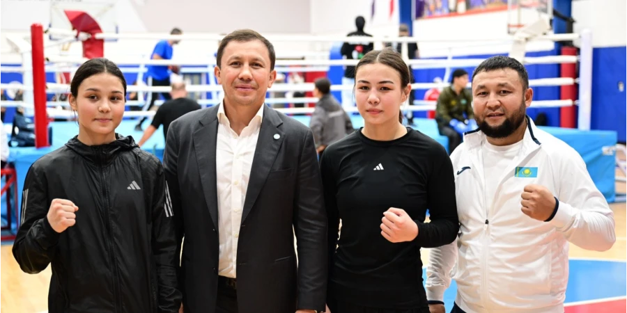 Геннадий Головкин провел встречу с юношеской сборной Казахстана по боксу