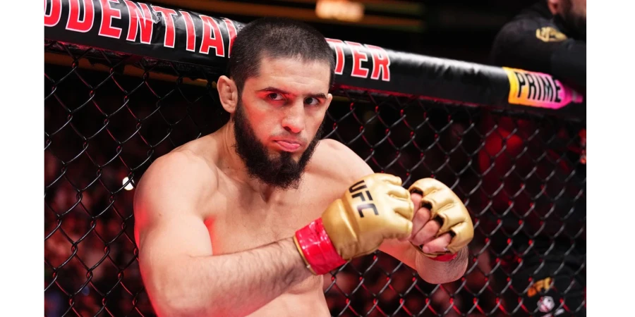 Махачев ответил легенде UFC на его обвинения в трусости